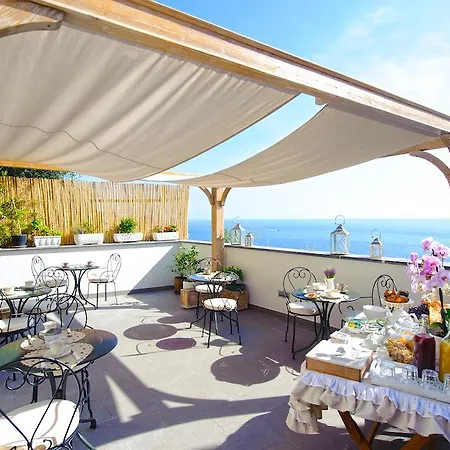 Oda ve Kahvaltı La Maurella 4*